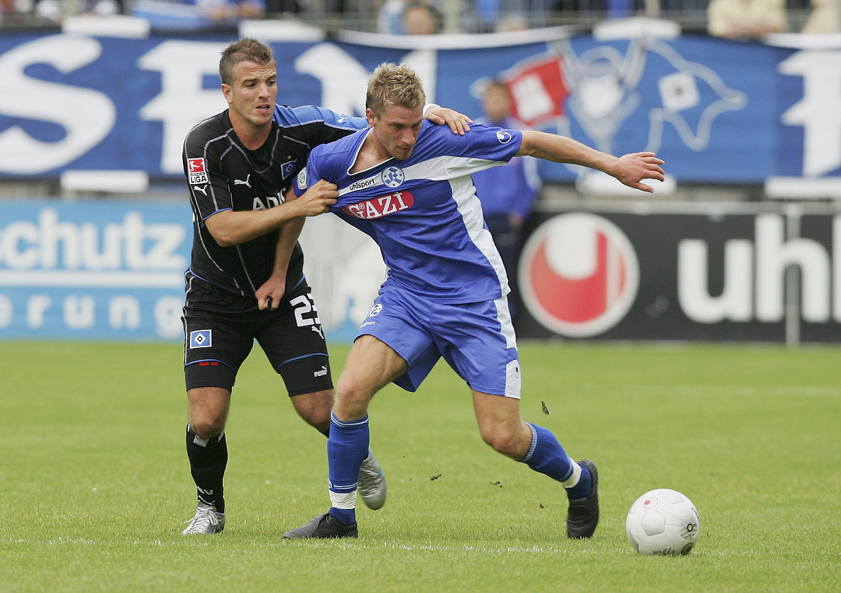 比利亚雷亚尔队员在场上展现出超群实力