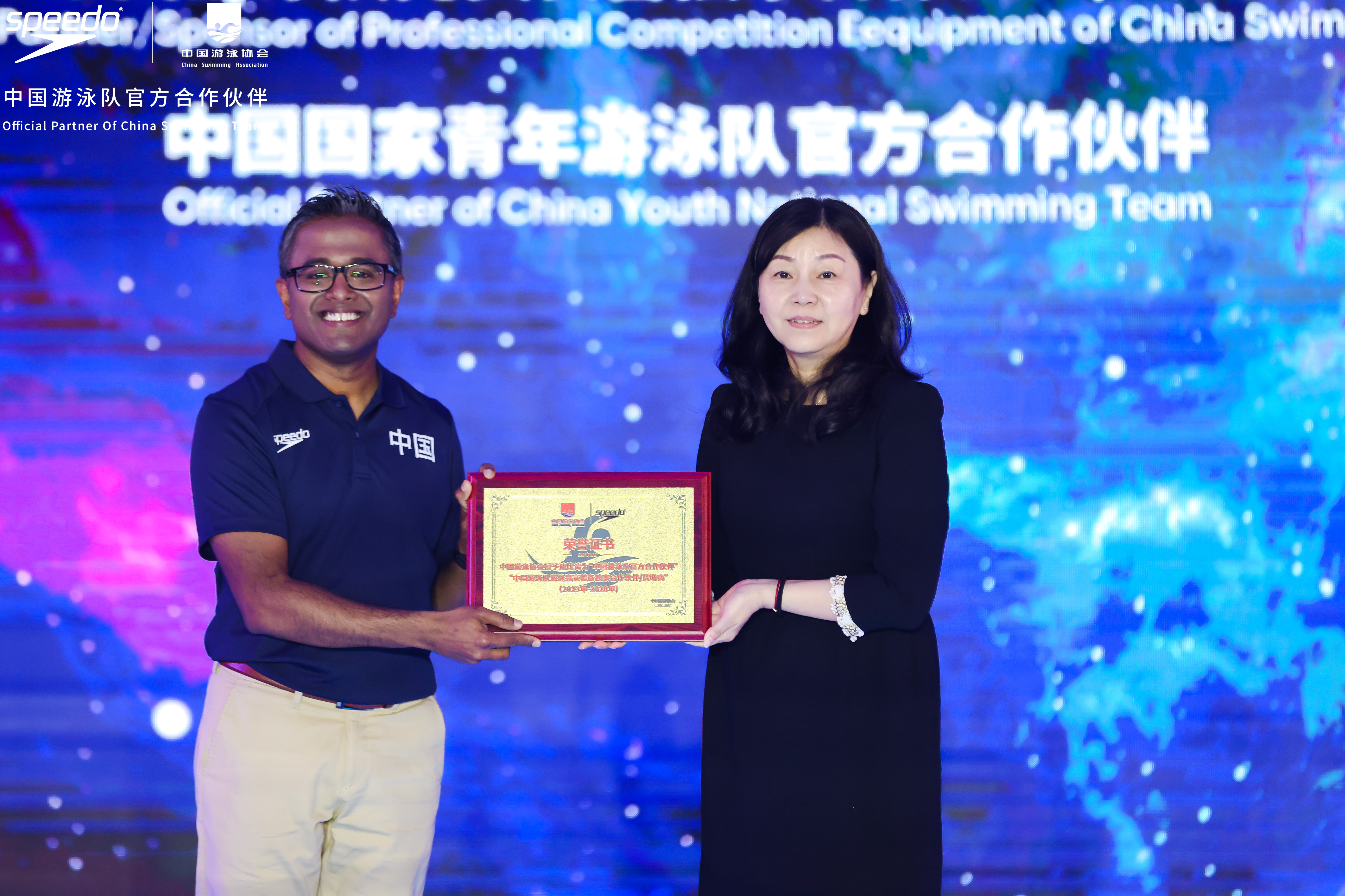 德国游泳队金枝玉叶，拿下冠军