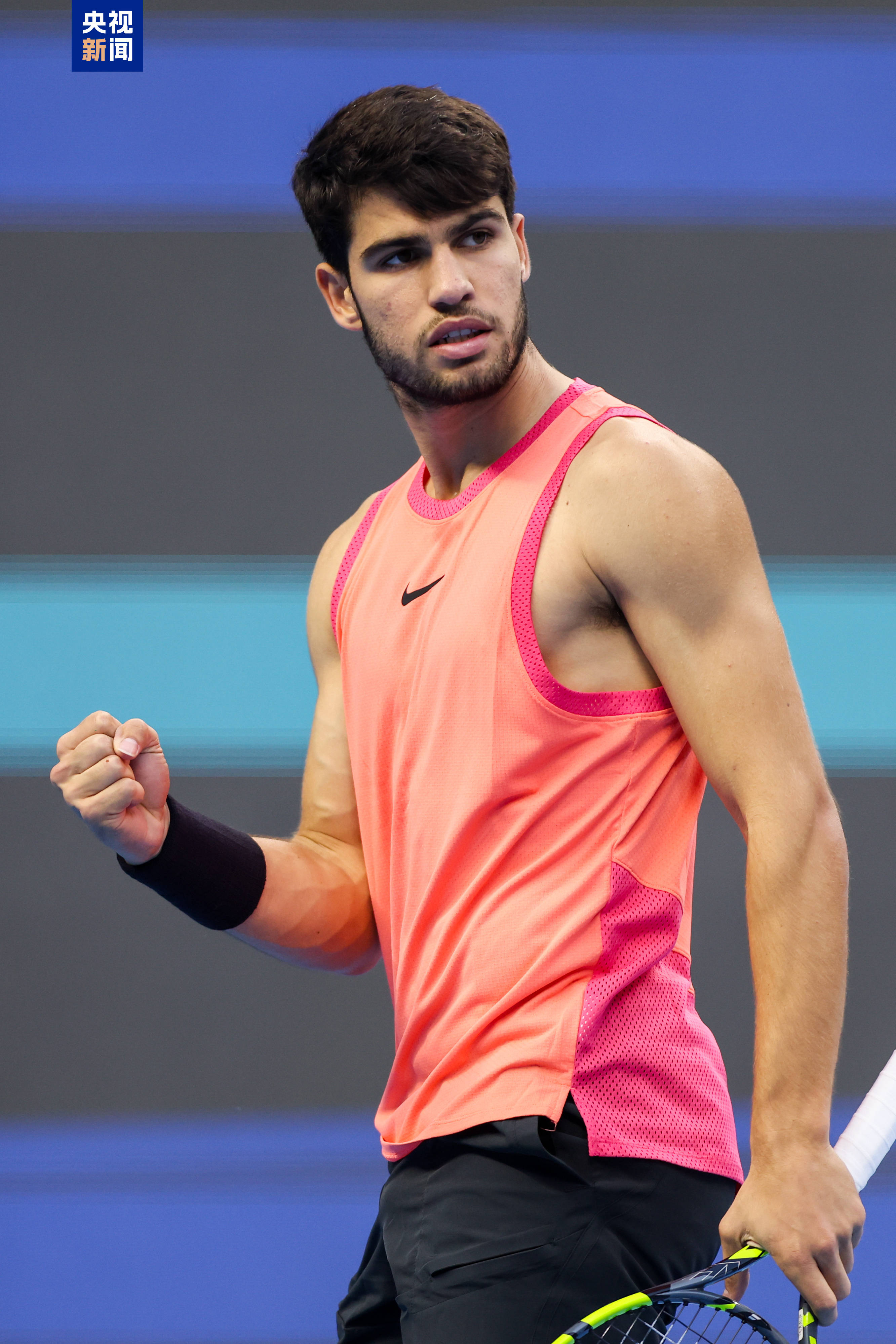 运动员刷新世界纪录令人瞩目