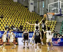 球员们全力以赴,巅峰对决势不可挡 球员们全力以赴,巅峰对决势不可挡